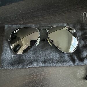 Polarized black on black Ray-Ban Aviators